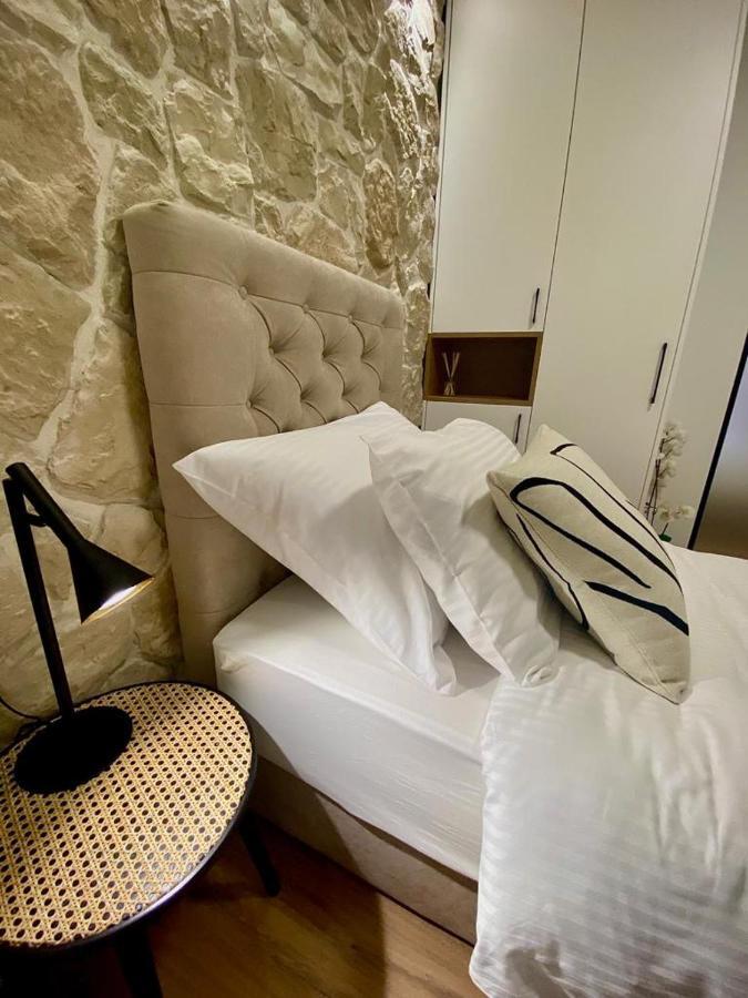 Appartement Walls In Old Town Of