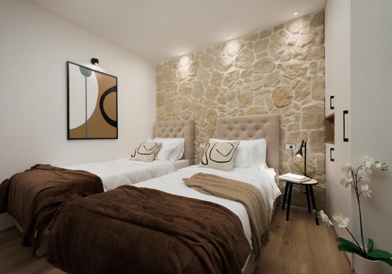 Appartement Walls In Old Town Of